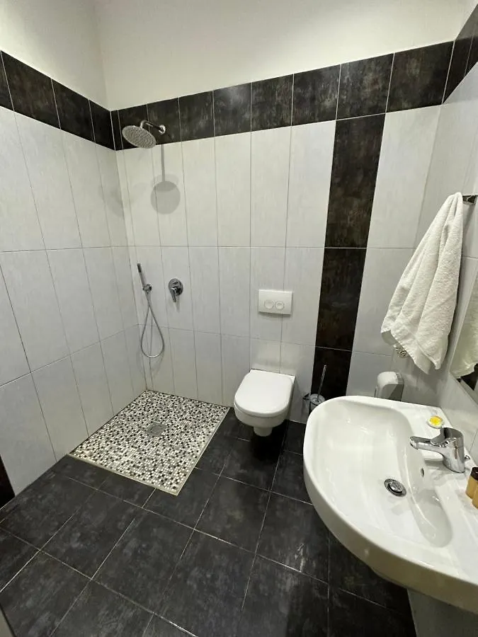 Edisem Hotel Tirana 4*, Mezez Albania
